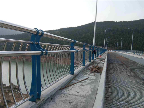 南平不锈钢桥梁护栏的特点及其在桥梁安全中的重要作用